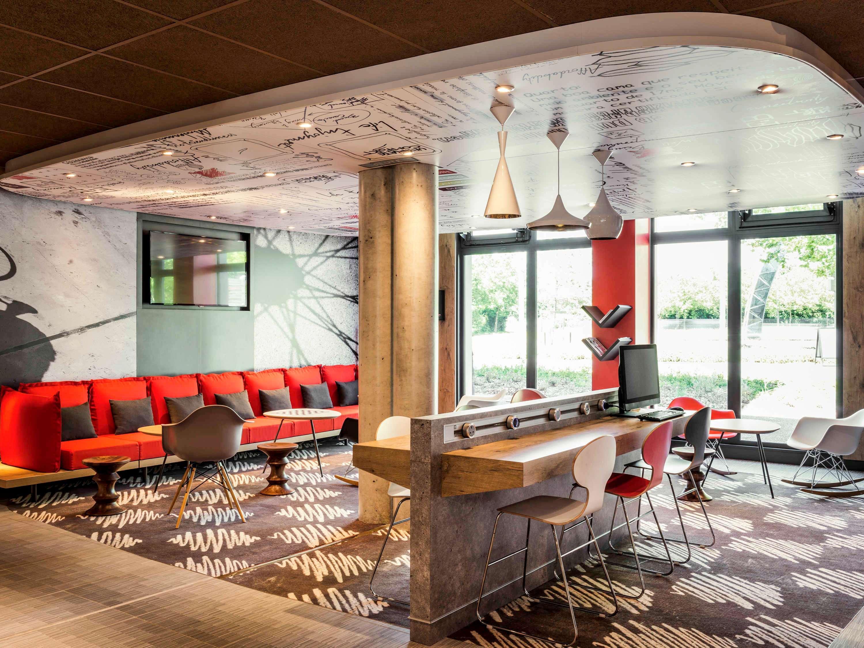 Ibis Saint Quentin En Yvelines - Velodrome Hotel Montigny-le-Bretonneux Eksteriør billede