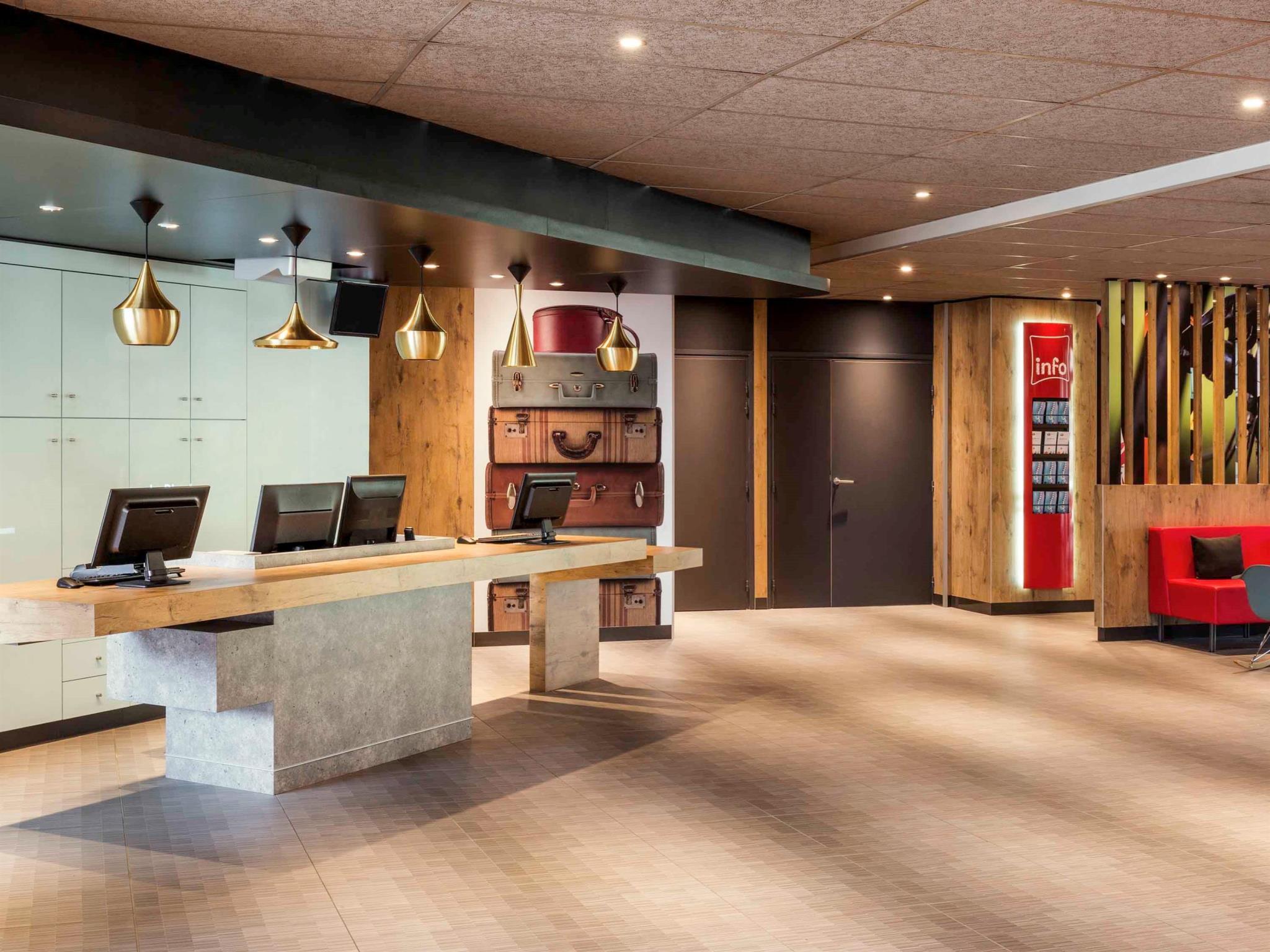 Ibis Saint Quentin En Yvelines - Velodrome Hotel Montigny-le-Bretonneux Eksteriør billede